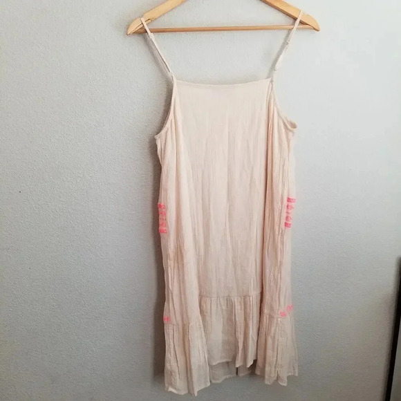 Flying Tomato Mini Dress Women's Size L Beige Rayon Ruffle Sleeveless Scoop Neck - Picture 3 of 9